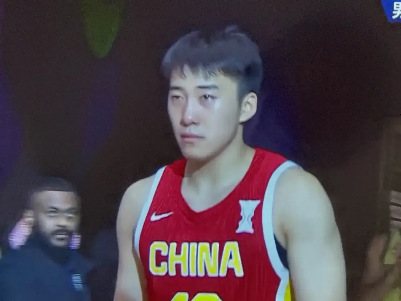 的序曲, 坐在替补席