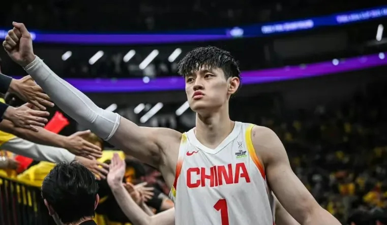 日消息, 男篮时受伤